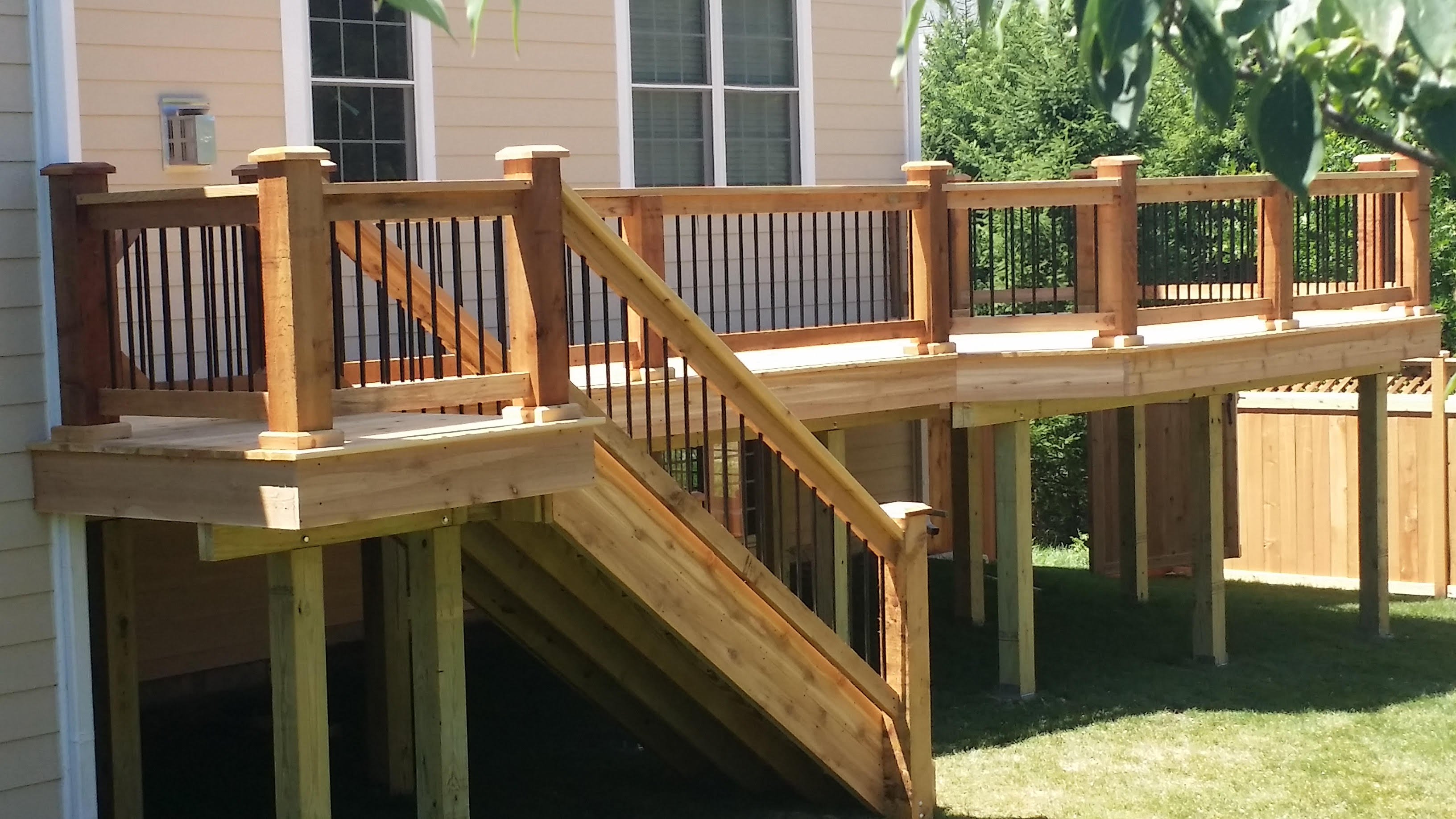 deck_cedar_203 – Custom Built Fence & Deck